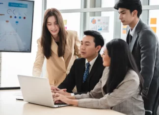 Môi trường làm việc số và môi trường truyền thống: Những điểm khác biệt cốt lõi Triển khai giải pháp công nghệ chuyển đổi số đối với hoạt động HR