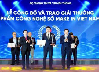 PTGĐ thường trực MISA Lê Hồng Quang nhận giải Bạc hạng mục Nền tảng số xuất sắc cho MISA AMIS