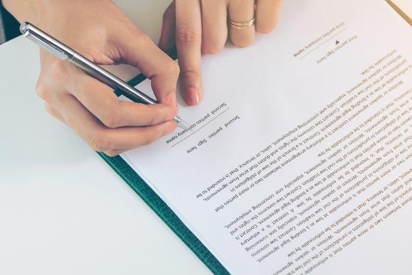 quy trình ký kết hợp đồng giấy là gì