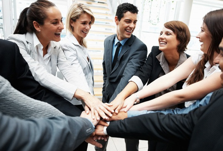 Chia sẻ và phối hợp cùng đồng nghiệp sẽ giúp hoàn thành công việc xuất sắc hơn
