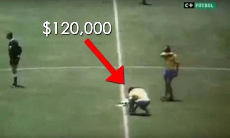 Pha buộc dây giày “triệu đô” của Vua bóng đá Pele (Ảnh : google.com) 