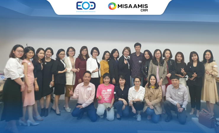 MS Ngọc Anh cùng đội ngũ EOD Việt Nam