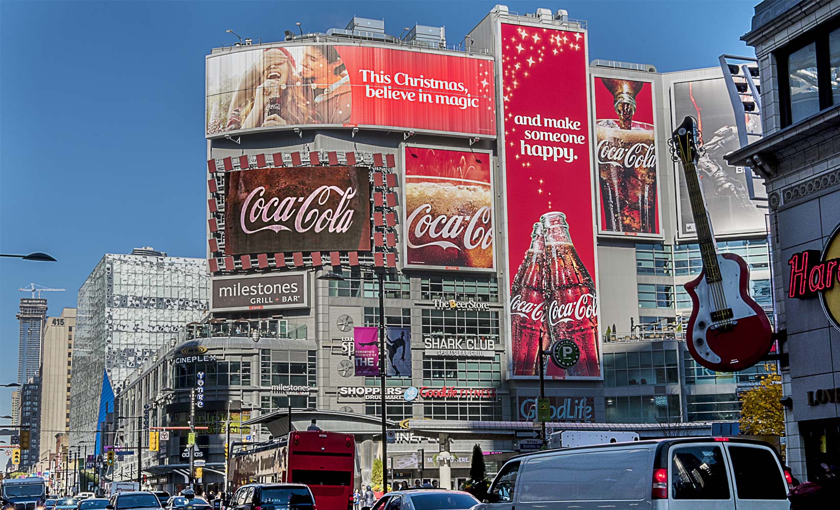 Quảng cáo Coca-Cola tại trung tâm thành phố