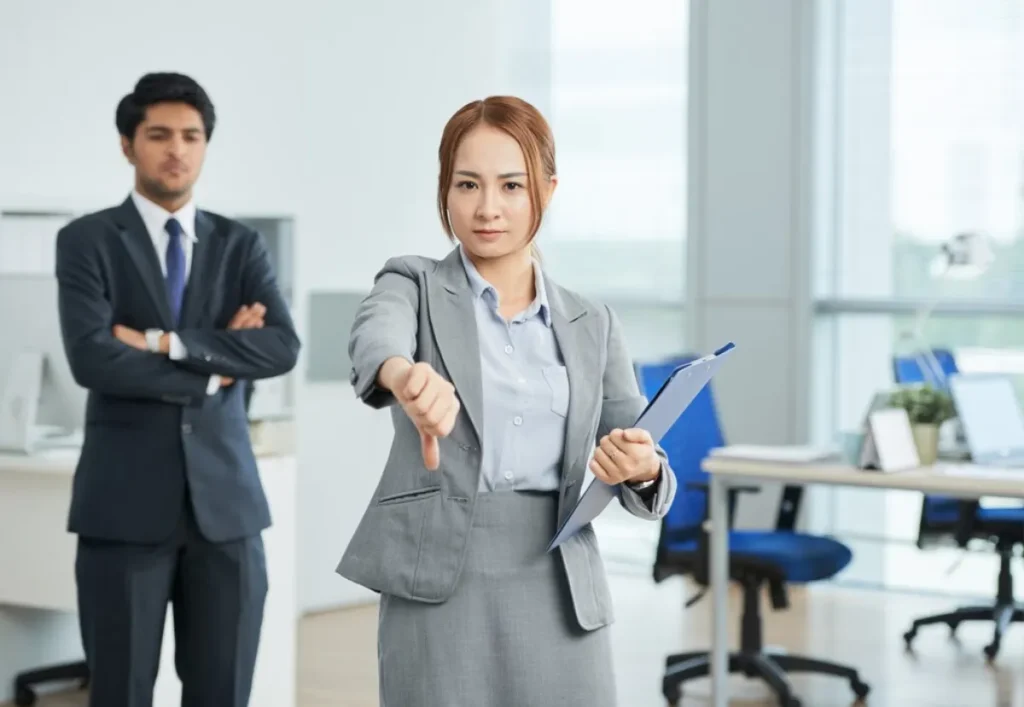 phân tích hành vi nhân viên bằng ai